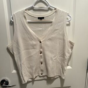RW&CO. Cream Button-Front Sleeveless Blouse
